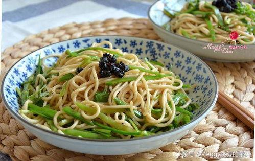 哈雷姑娘拌面吃瓜,一场别开生面的吃瓜盛宴